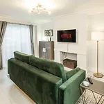 Spacious 1Br Flat In Wanstead: Garden & Comfort