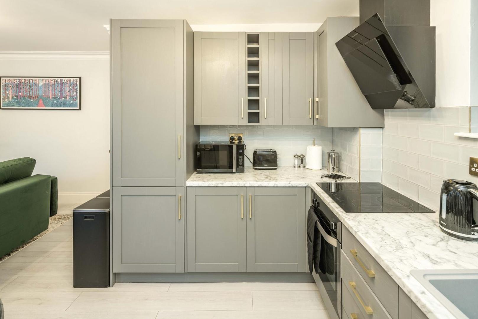 Spacious 1br Flat In Wanstead: Garden & Comfort *