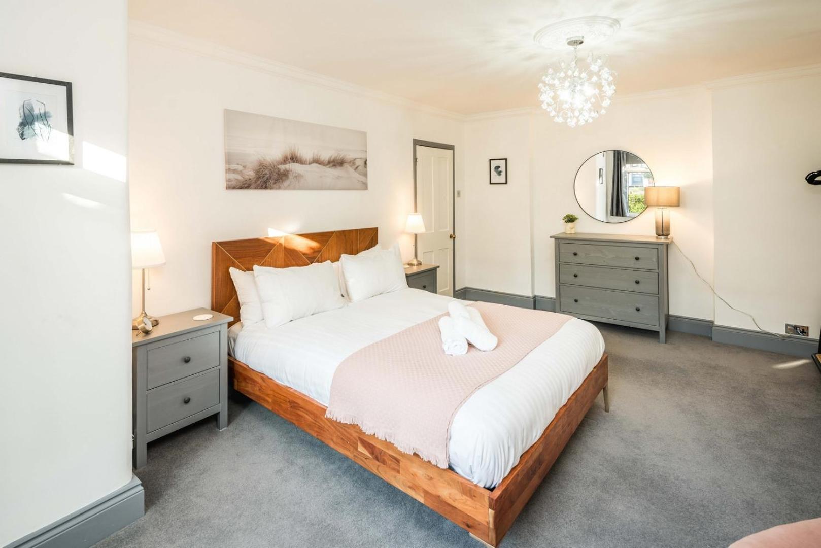 Spacious 1br Flat In Wanstead: Garden & Comfort *
