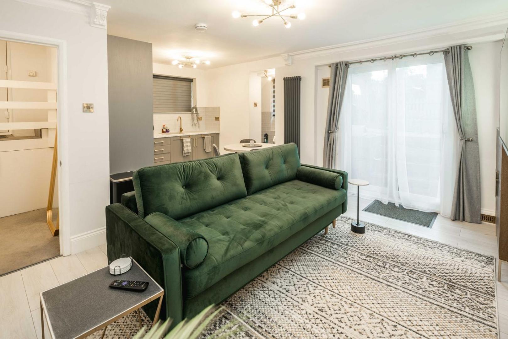 Ferienhaus Spacious 1br Flat In Wanstead: Garden & Comfort