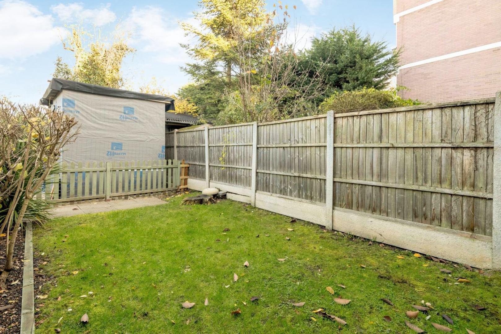 Spacious 1br Flat In Wanstead: Garden & Comfort *